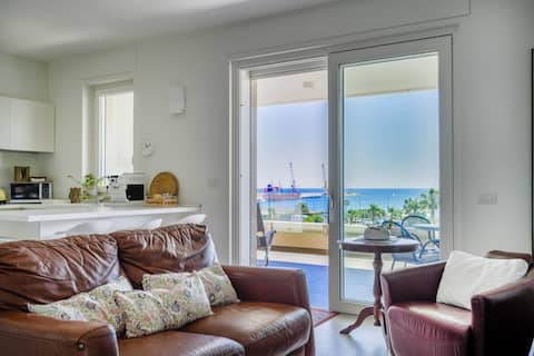 Proprietà Airbnb di successo: Sunrise luxury apartament ocean view. a Monopoli
