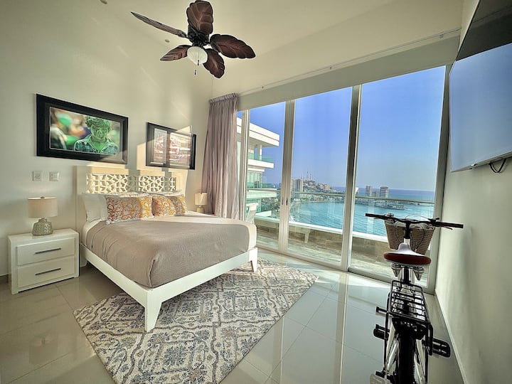 Bedroom #2 with Queen Size Bed, Ocean, Beach and City views. A 60" TV with Netflix, AC and ceiling fan. 