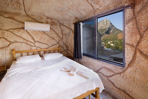 Jacuzzi Cave Villa (No:22)