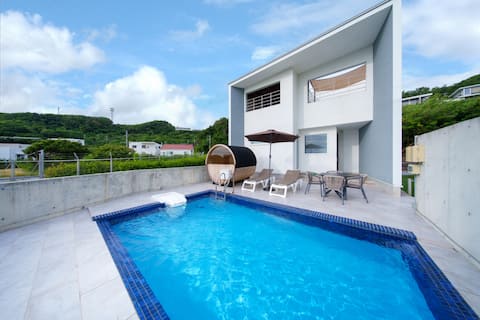 《 Building B 》 1-minute walk to the beach, private villa with pool, jacuzzi, and barrel sauna