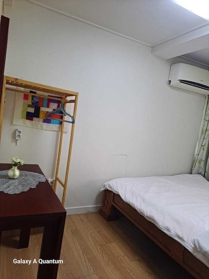 Kwa usingizi mzuri wa usiku
Magodoro ya Fluffy
Kitanda aina ya Queen size
