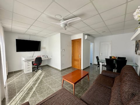 Successful Airbnb property: Large private Parking/ Beach 5 min/private terrace in Blanes