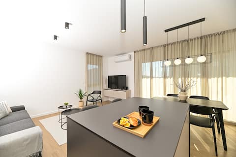Successful Airbnb property: IT Brand New Stylish 4*Apt, Near Old Town, Parking in Grad Trogir
