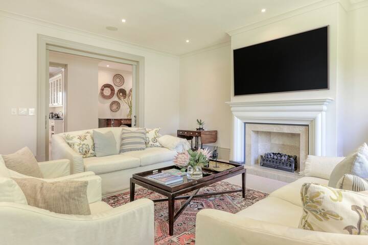 Table View Estate | Constantia Wine & Golf Haven gallery image 2