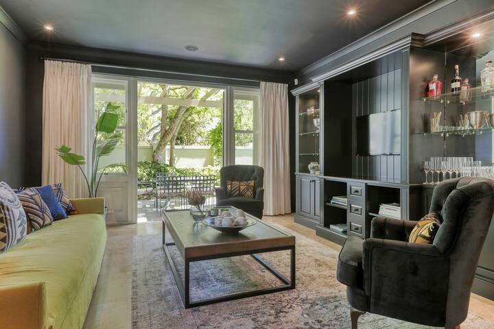 Table View Estate | Constantia Wine & Golf Haven gallery image 3