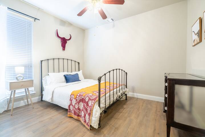 Quiet Home close to 35W + Pet friendly gallery image 4