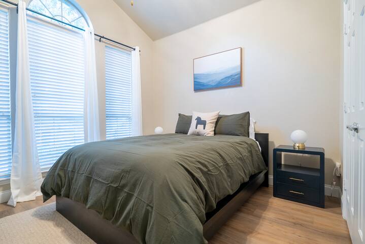 Quiet Home close to 35W + Pet friendly gallery image 5