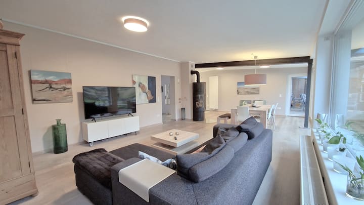 La Terrazza: Apartment, sauna, garden & swimming pond