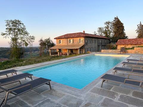 Exclusive Villa - large saltwater pool in Piedmont