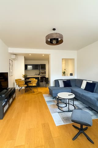 L’Émeraude – Beautiful Apartment in City Center