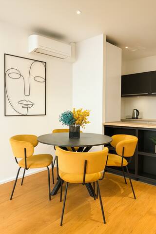 L’Émeraude – Beautiful Apartment in City Center gallery image 4