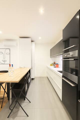 L’Émeraude – Beautiful Apartment in City Center gallery image 3