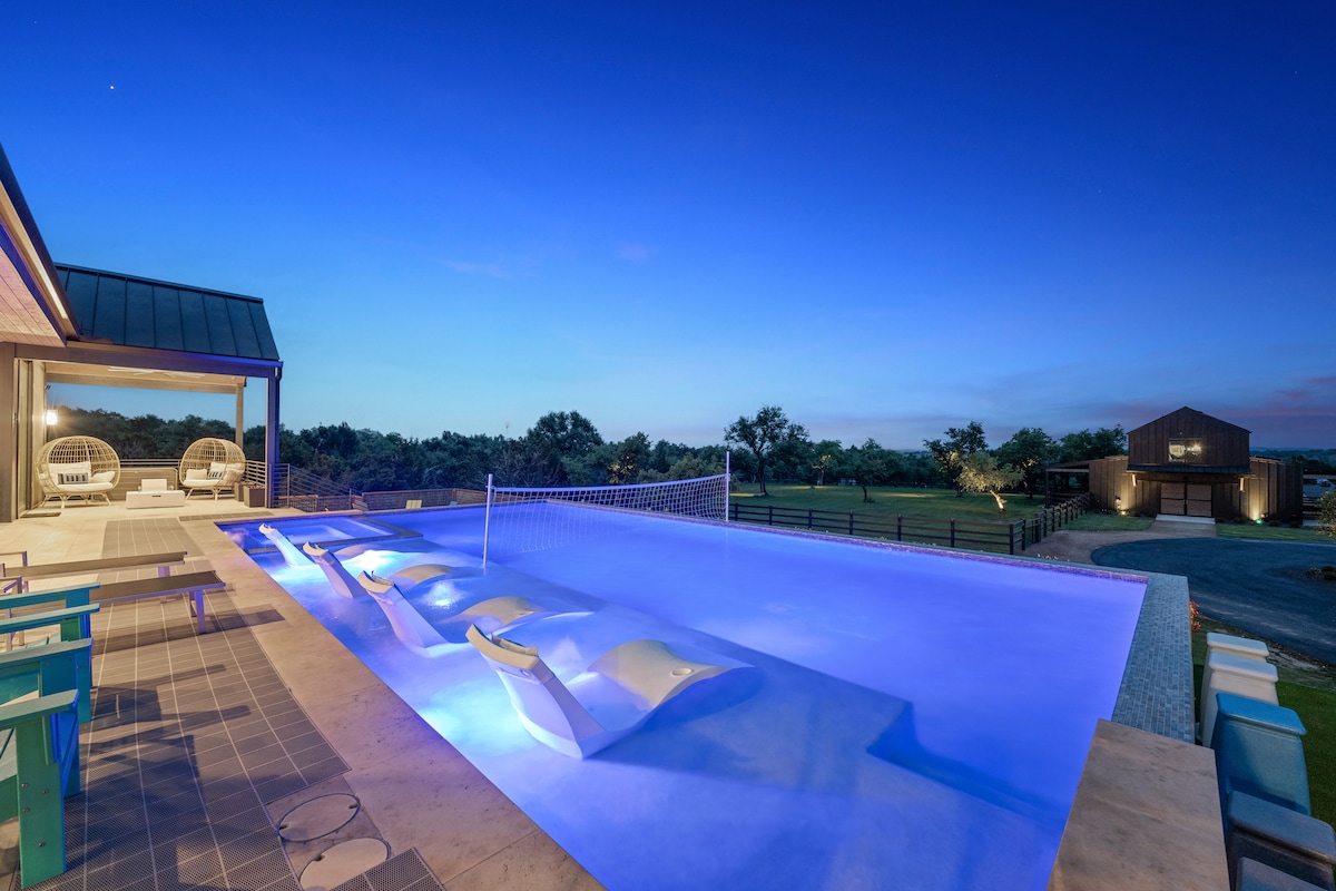 Top performing Airbnb: Sunset Dreams Retreat, Party Barn, Pickleball-Pool in Dripping Springs