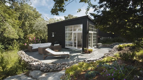 Newly Built Garden Guest House Close to the Sea