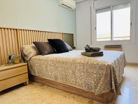 Large apartment in Reus/Parking/Wifi/AC