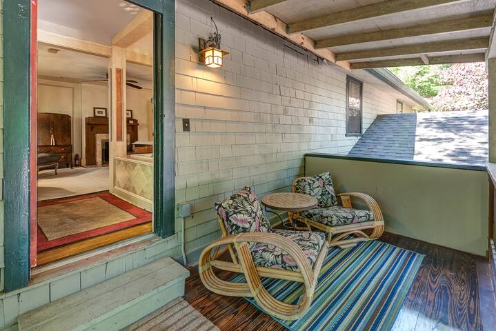 Large luxury 5 bedroom house walk to downtown gallery image 5