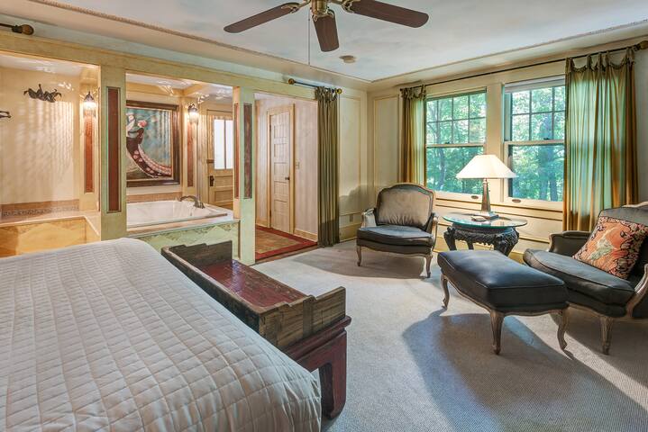 Large luxury 5 bedroom house walk to downtown gallery image 4