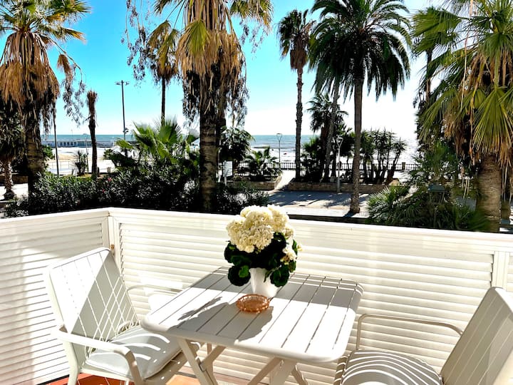 Wake up in front of the sea in center of Sitges