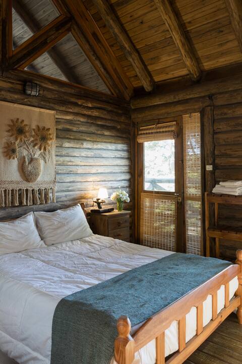 Warm cabin with fireplace, peace and forest in Gesell