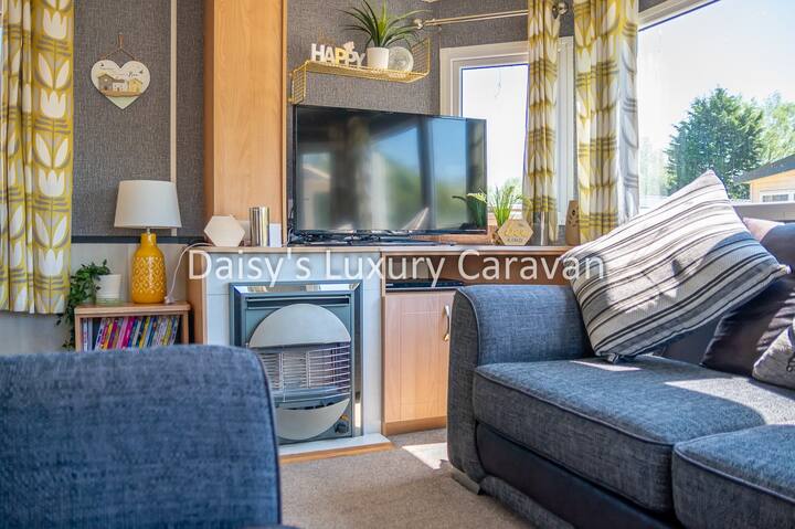 Daisy's Caravan At Tattershall Lakes - Woodhall Spa