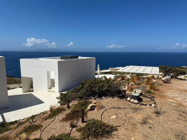 Sunset Paradise: 2 Modern Guest Rooms (sleeps 4) gallery image 3