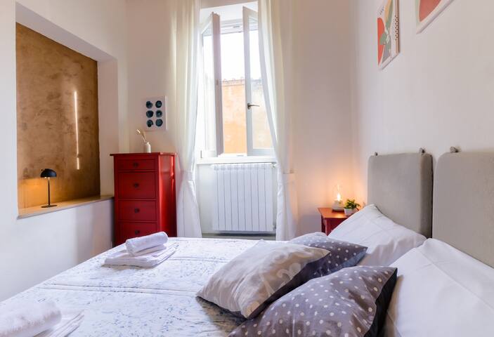 Florence Center Duomo Patio King-size beds Jacuzzi gallery image 5