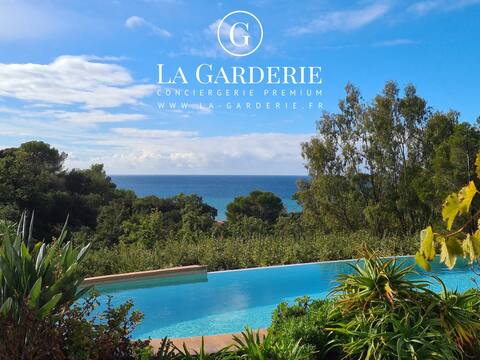 Andromeda, charming villa with view and sea access