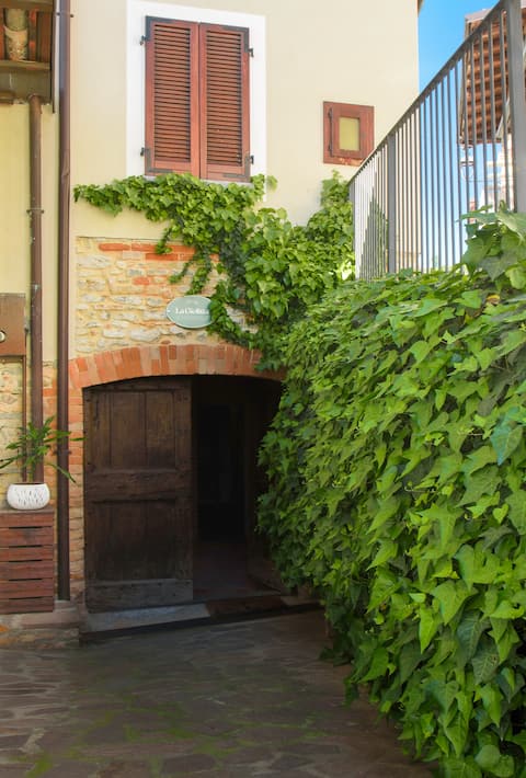 Appartment with terrace and fireplace La Giolitta