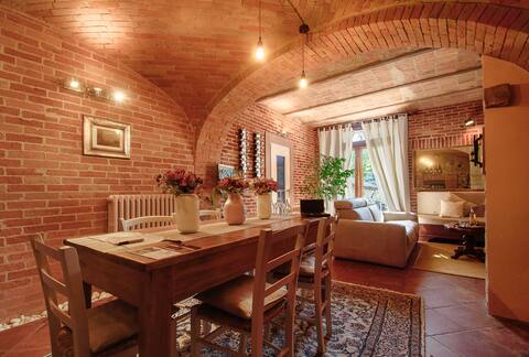 Appartment with terrace and fireplace La Giolitta