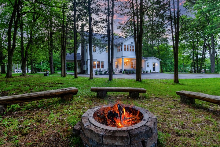 Sterling Manor | 11 Acres, Hot Tub, Fire Pit - Pennsylvania