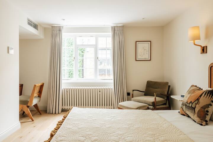 New Luxury Town House with AC gallery image 4