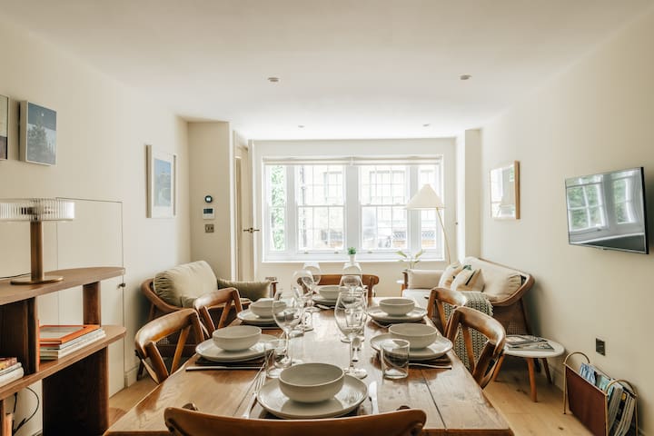 New Luxury Town House with AC gallery image 3