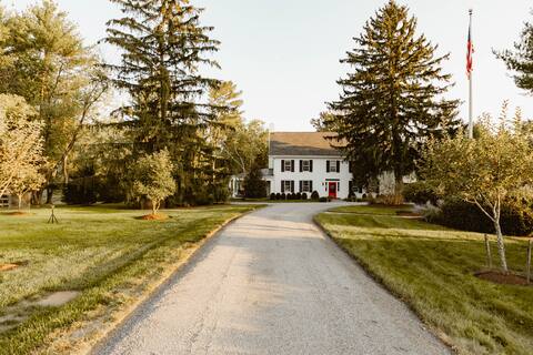 Home Farmhouse quiet serenity near town charm