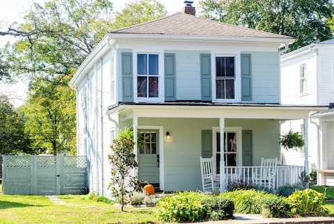 Cozy Winter Cottage on Historic Main Street