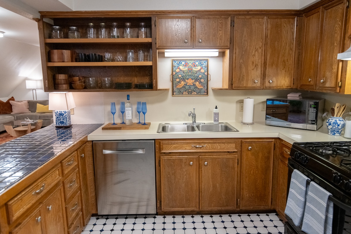 Tarrytown Treasure - 3BR 3Bath - 2nd Floor
