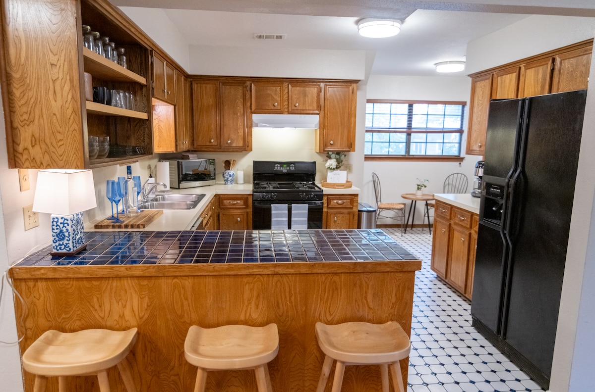 Tarrytown Treasure - 3BR 3Bath - 2nd Floor