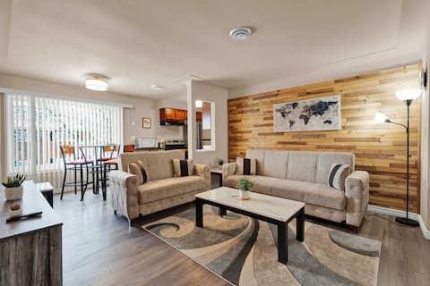 Stony Creek Retreat for 5 | Steps to Lake