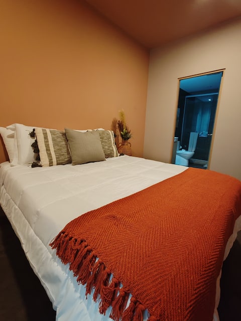 New - TOP floor 2 bedroom flat with AC