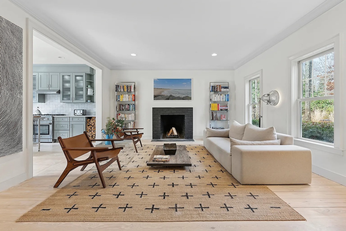 Top performing Airbnb: Luxe Hamptons Retreat: Pool, Outdoor Kitchen & Gym in Springs