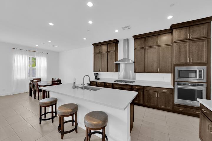 Modern Summerlin Gem | EV Charger | 1-Story gallery image 2