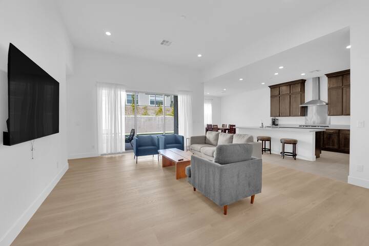 Modern Summerlin Gem | EV Charger | 1-Story gallery image 4