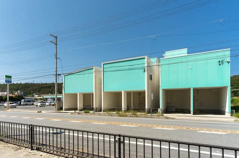 1 min walk to the beach/4 bedrooms 2 living rooms 1 kitchen/villa with private pool/up to 13 people/