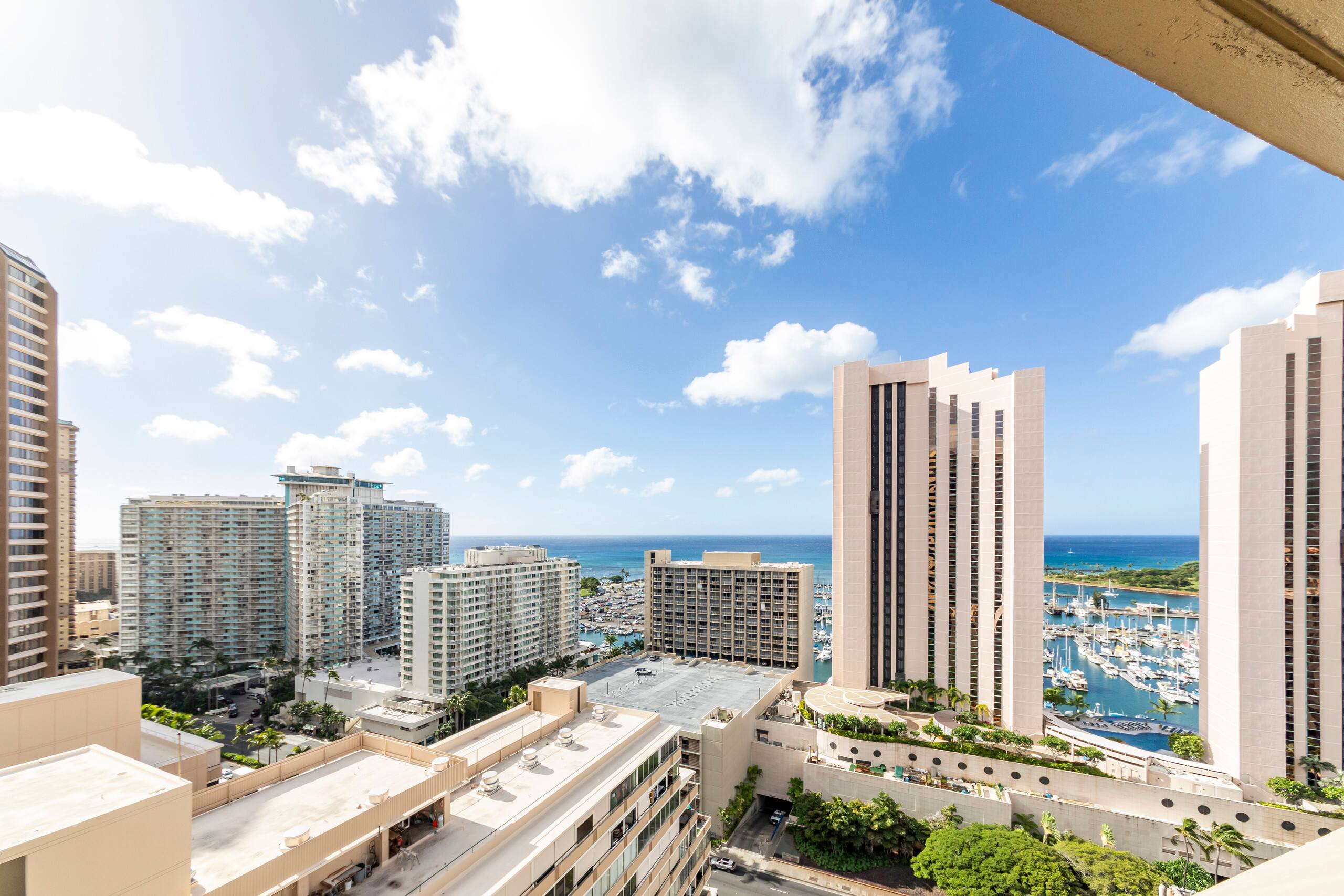 Condo in Honolulu · ★4.66 · 1 bedroom · 2 beds · 1 shared bath - Image 27