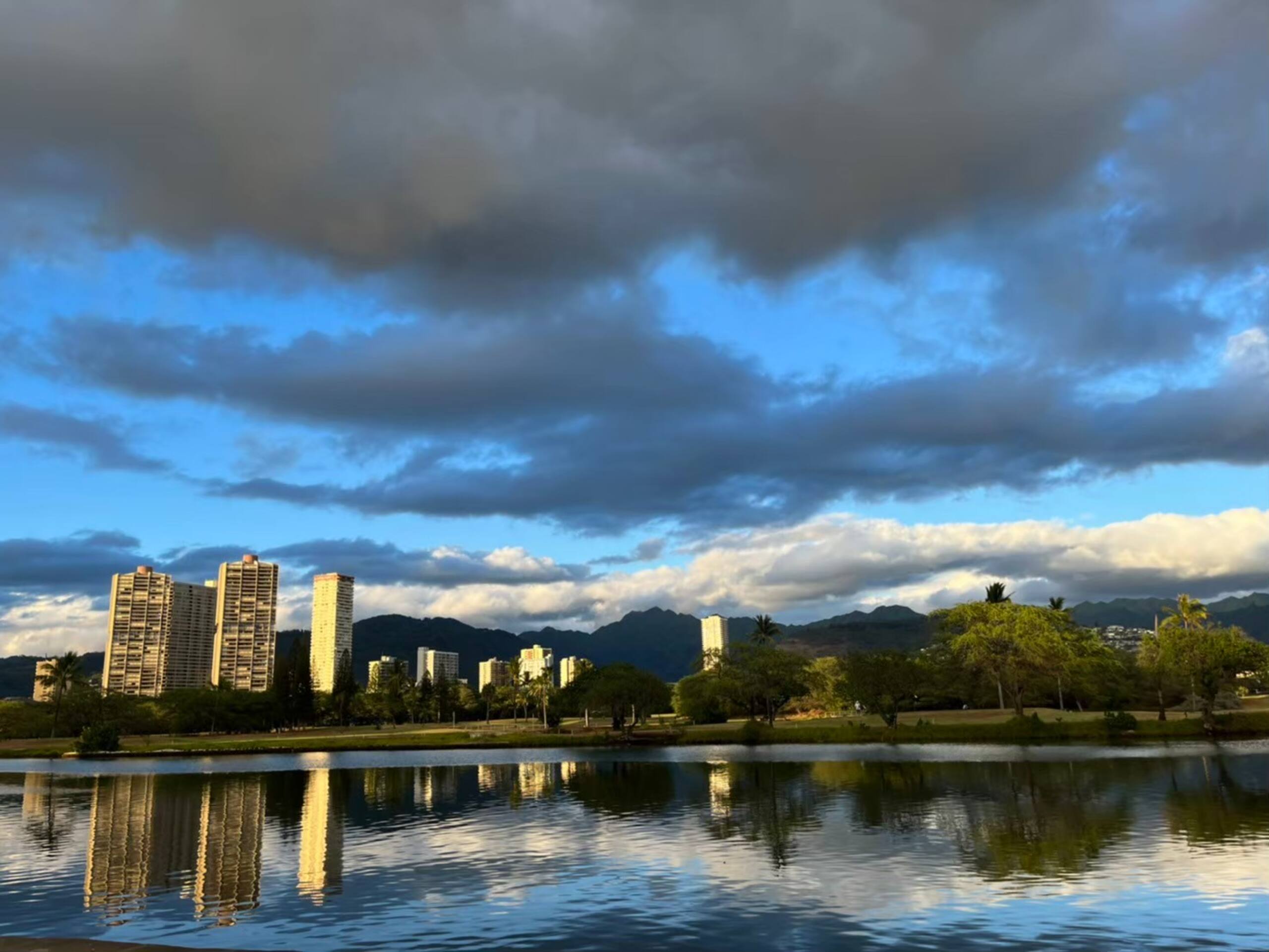 Condo in Honolulu · ★4.66 · 1 bedroom · 2 beds · 1 shared bath - Image 38