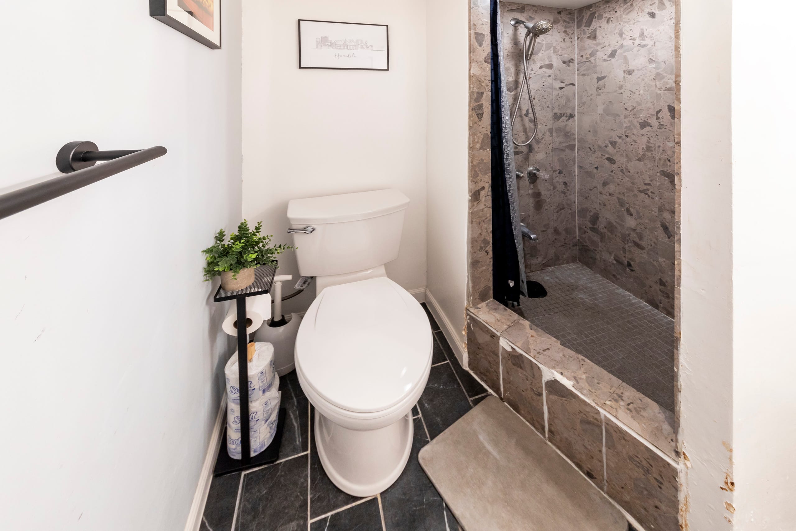 Condo in Honolulu · ★4.66 · 1 bedroom · 2 beds · 1 shared bath - Image 25