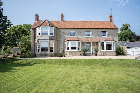 Luxury farmhouse with sweeping views