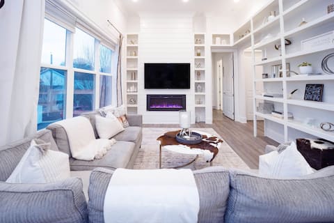 Lux Condo in Downtown Woodstock