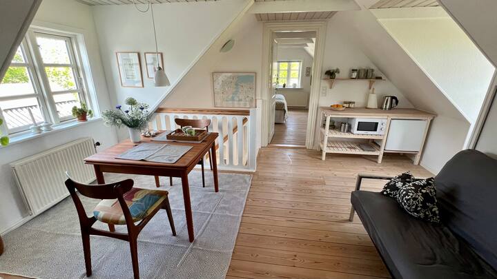 Living room/repos room. Looking towards bedroom 1.