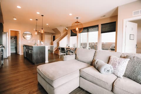 CO4. (House) La Casa Bonita/New/Stylish/Clean