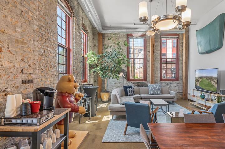 5BR Dinkytown Loft by UMN & Downtown Minneapolis gallery image 2